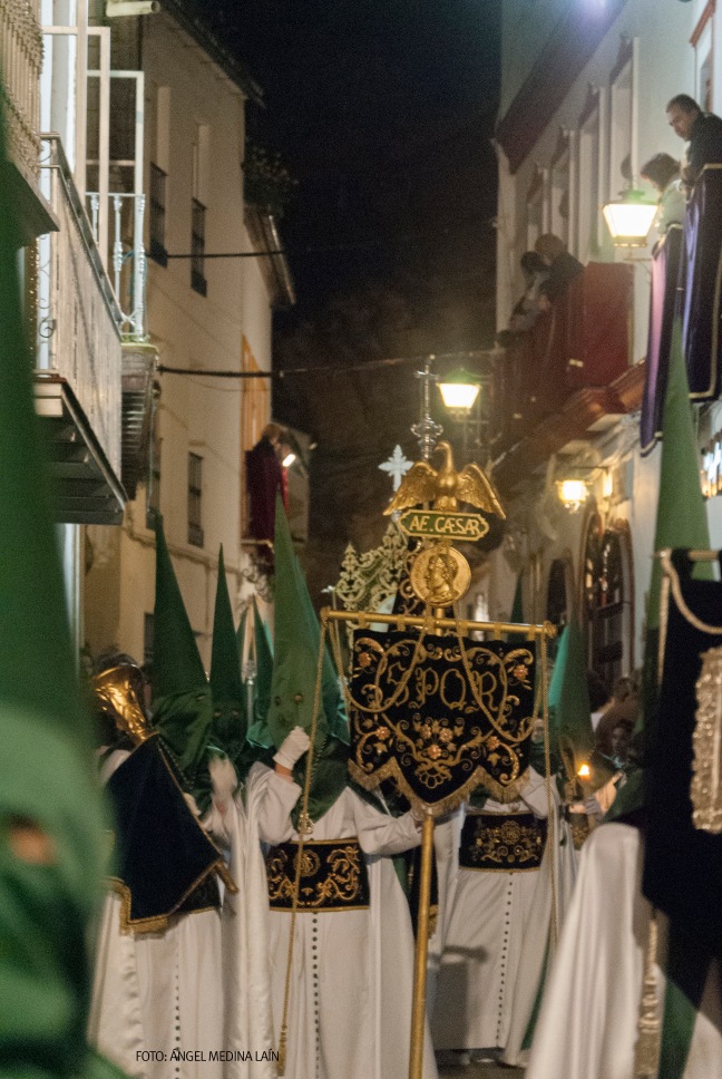 La procesión encara la calle Ronda. Foto: ÁNGEL MEDINA
