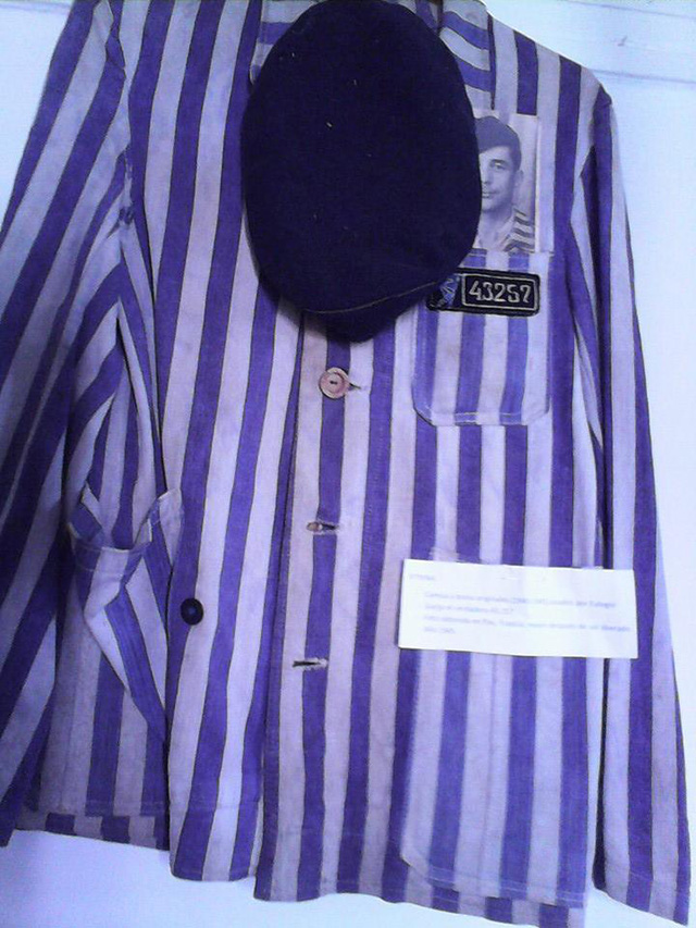 La chaqueta de Eulogio Garijo, el preso nº 43.257, en el campo de Mauthausen. La conservó toda su vida.