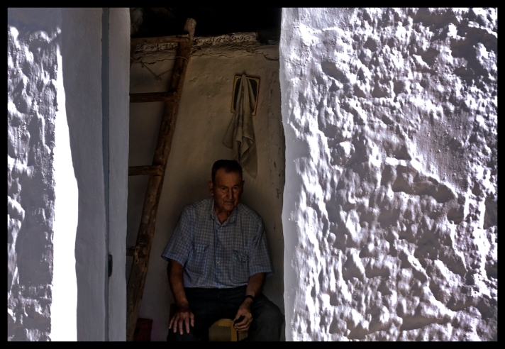 En la imagen vemos a José Vargas Jurado en su casita de Las Cabrerizas, en una maravillosa instantánea de julio de 2009. Foto: JORGE LIZANA. Más imágenes suyas en este enlace http://bit.ly/17ftjpR