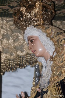 La Virgen de los Dolores es una talla del escultor sevillano Luis Alvarez Duarte, adquirida en 1986. En la Guerra Civil se destruyó su predecesora, una imagen del siglo XVIII de La Cerda. Procesiona el Jueves con el Amarrao a la Columna y el Viernes con el Santo Entierro. FOTO: ÁNGEL MEDINA LAÍN